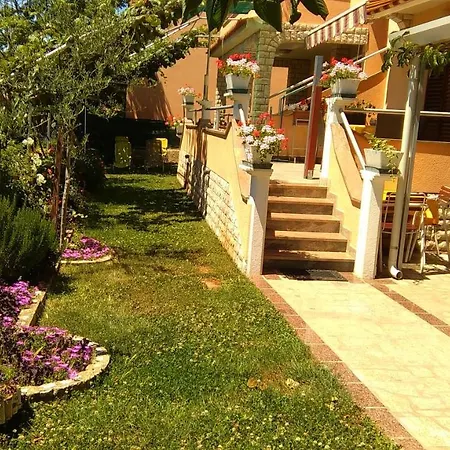 Haus Milan Ap 1 * Fažana